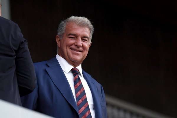 记者：拉波尔塔再次强调，勤苦争取在国外比赛日后不久重返诺坎普